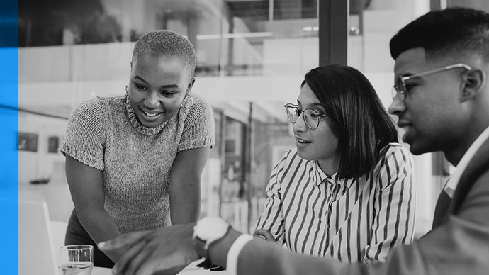 Faire le point sur les progrès de la stratégie climatique et discuter des répercussions de l’évolution du contexte en matière de diversité, équité et inclusion (DEI).